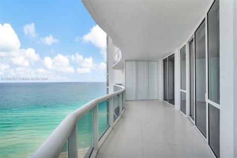 Condo in Sunny Isles Beach, Florida, 3 bedrooms  № 1304986 - photo 10