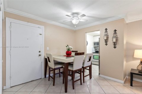 Condominio en venta en Hialeah, Florida, 1 dormitorio, 55.74 m2 № 1233316 - foto 10