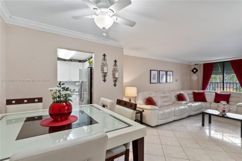 Condominio en venta en Hialeah, Florida, 1 dormitorio, 55.74 m2 № 1233316 - foto 7