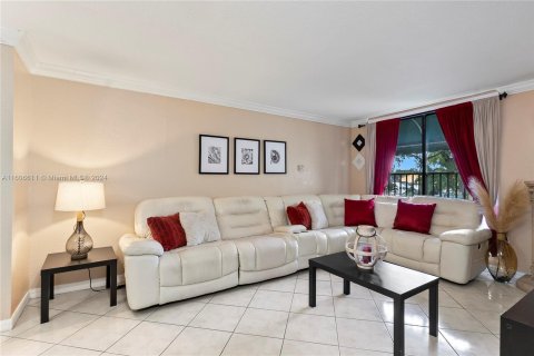 Condominio en venta en Hialeah, Florida, 1 dormitorio, 55.74 m2 № 1233316 - foto 9