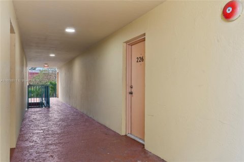 Condominio en venta en Hialeah, Florida, 1 dormitorio, 55.74 m2 № 1233316 - foto 15