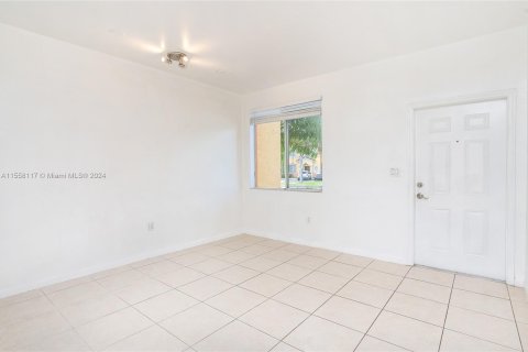 Townhouse in Homestead, Florida 3 bedrooms, 120.96 sq.m. № 1080384 - photo 23