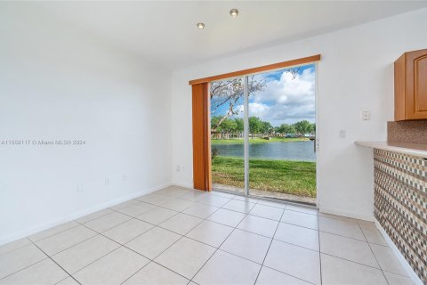 Townhouse in Homestead, Florida 3 bedrooms, 120.96 sq.m. № 1080384 - photo 14