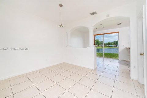 Townhouse in Homestead, Florida 3 bedrooms, 120.96 sq.m. № 1080384 - photo 12