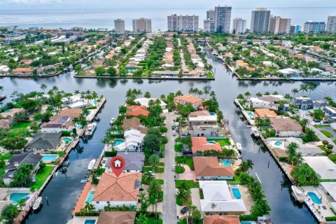 Villa ou maison à louer à Fort Lauderdale, Floride: 5 chambres, 575.53 m2 № 693301 - photo 2