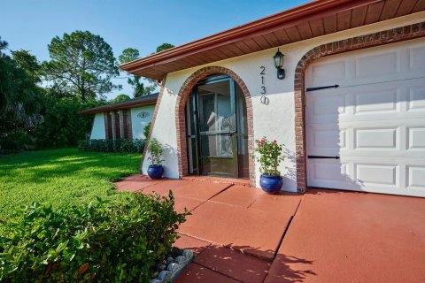 Villa ou maison à vendre à Palm Bay, Floride: 3 chambres, 147.62 m2 № 998317 - photo 1