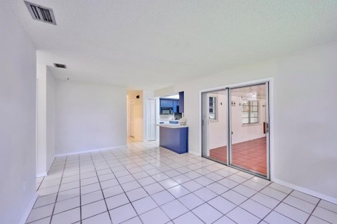 Villa ou maison à vendre à Palm Bay, Floride: 3 chambres, 147.62 m2 № 998317 - photo 19