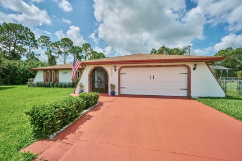 Villa ou maison à vendre à Palm Bay, Floride: 3 chambres, 147.62 m2 № 998317 - photo 2