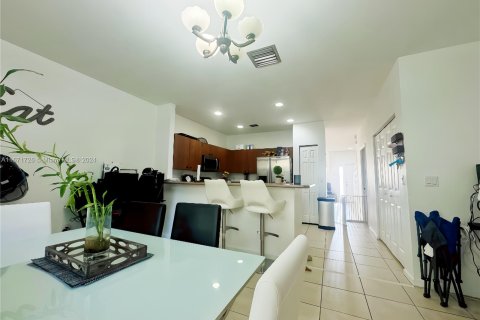 Townhouse in Miramar, Florida 3 bedrooms, 132.2 sq.m. № 1392057 - photo 5