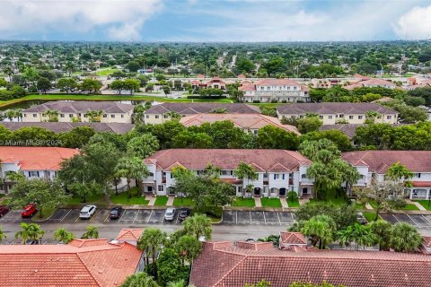 Townhouse in Miramar, Florida 3 bedrooms, 132.2 sq.m. № 1392057 - photo 29