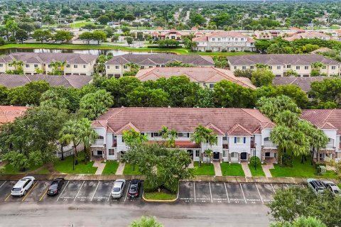 Townhouse in Miramar, Florida 3 bedrooms, 132.2 sq.m. № 1392057 - photo 28