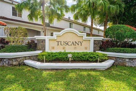 Townhouse in Miramar, Florida 3 bedrooms, 132.2 sq.m. № 1392057 - photo 2