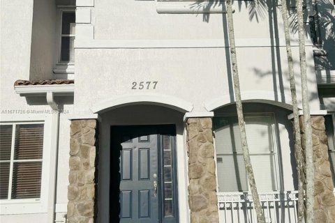 Townhouse in Miramar, Florida 3 bedrooms, 132.2 sq.m. № 1392057 - photo 3