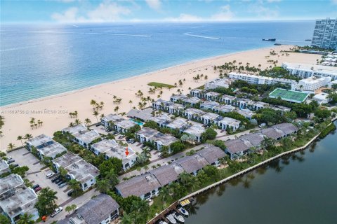 Copropriété à vendre à Fort Lauderdale, Floride: 2 chambres, 117.43 m2 № 1392056 - photo 24