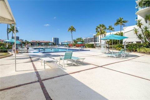 Condo in Hollywood, Florida, 2 bedrooms  № 1392046 - photo 21