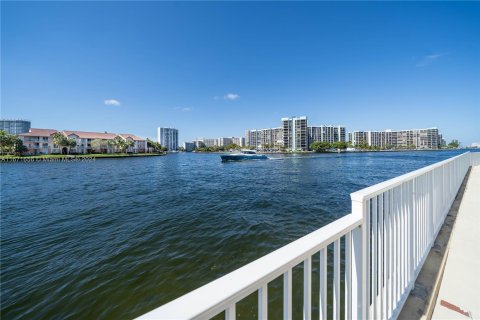 Condo in Hollywood, Florida, 2 bedrooms  № 1392046 - photo 26