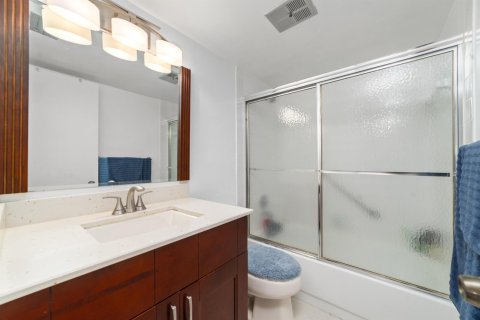 Copropriété à vendre à Tamarac, Floride: 2 chambres, 137.5 m2 № 1182133 - photo 13