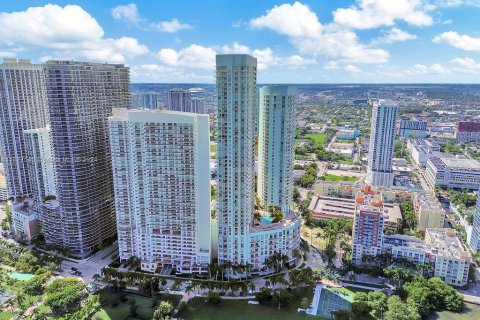 Condo in Miami, Florida, 2 bedrooms  № 1403112 - photo 19