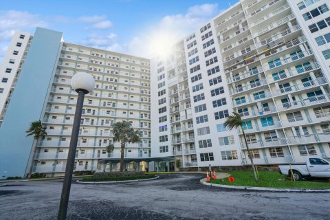 Condo in Pompano Beach, Florida, 1 bedroom  № 991701 - photo 2