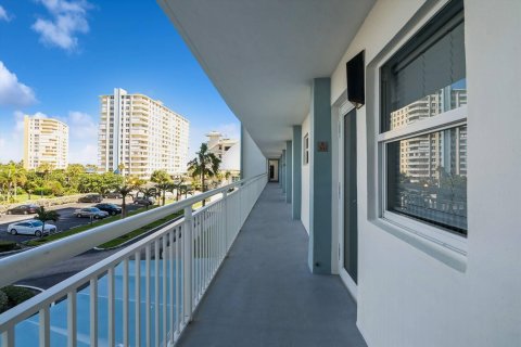 Copropriété à vendre à Pompano Beach, Floride: 1 chambre, 72 m2 № 991701 - photo 4