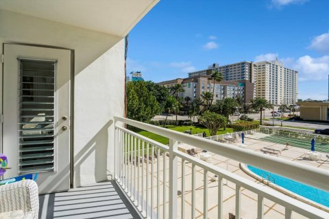 Condo in Pompano Beach, Florida, 1 bedroom  № 991701 - photo 7