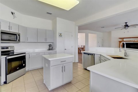 Casa en venta en Cape Coral, Florida, 4 dormitorios, 202.16 m2 № 1358097 - foto 12