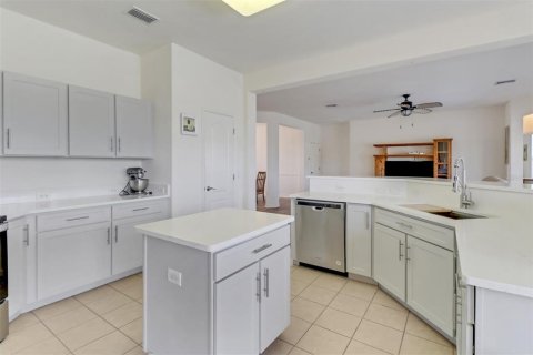 Casa en venta en Cape Coral, Florida, 4 dormitorios, 202.16 m2 № 1358097 - foto 13