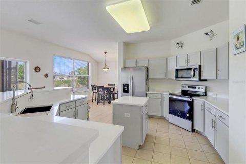 Villa ou maison à vendre à Cape Coral, Floride: 4 chambres, 202.16 m2 № 1358097 - photo 11