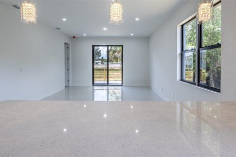 Villa ou maison à vendre à Punta Gorda, Floride: 3 chambres, 124.3 m2 № 1295999 - photo 6