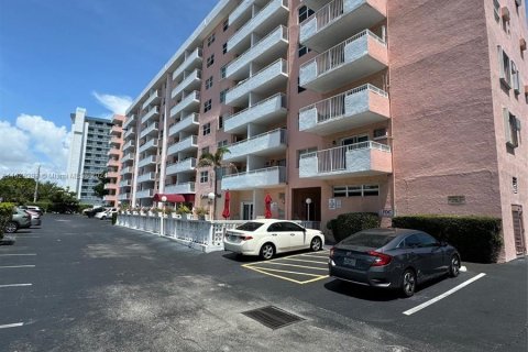 Condominio en venta en Pompano Beach, Florida, 1 dormitorio, 60.39 m2 № 1282169 - foto 3