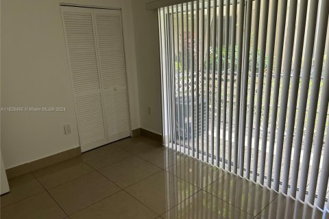 Condo in Lauderdale Lakes, Florida, 1 bedroom  № 1290581 - photo 15