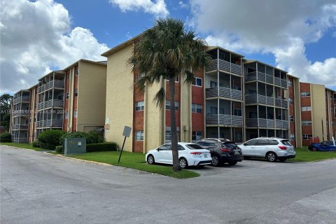 Condo in Lauderdale Lakes, Florida, 1 bedroom  № 1290581 - photo 4