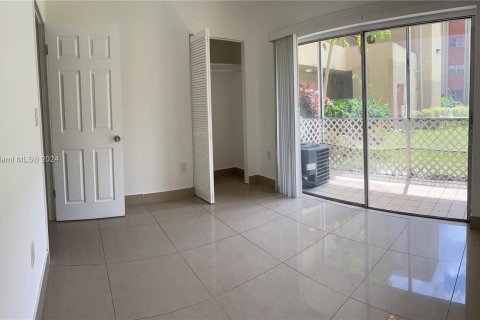 Condo in Lauderdale Lakes, Florida, 1 bedroom  № 1290581 - photo 18