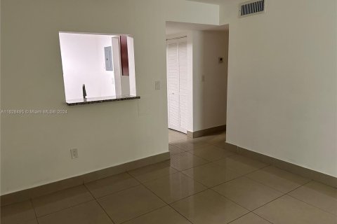 Condo in Lauderdale Lakes, Florida, 1 bedroom  № 1290581 - photo 13