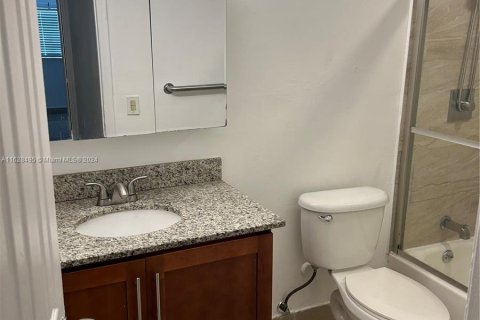 Condo in Lauderdale Lakes, Florida, 1 bedroom  № 1290581 - photo 27