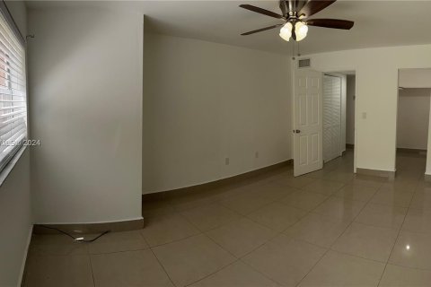 Condo in Lauderdale Lakes, Florida, 1 bedroom  № 1290581 - photo 25