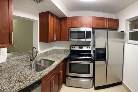 Condo in Lauderdale Lakes, Florida, 1 bedroom  № 1290581 - photo 10