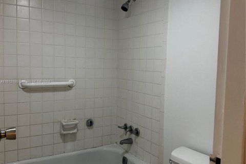 Condo in Deerfield Beach, Florida, 2 bedrooms  № 1234225 - photo 7