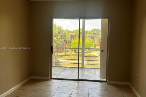 Copropriété à vendre à Deerfield Beach, Floride: 2 chambres, 88.26 m2 № 1234225 - photo 4