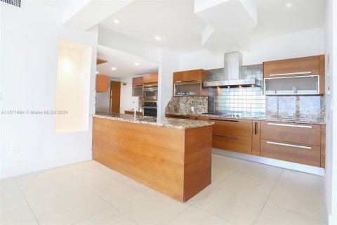 Condo in Miami Beach, Florida, 3 bedrooms  № 1128181 - photo 16