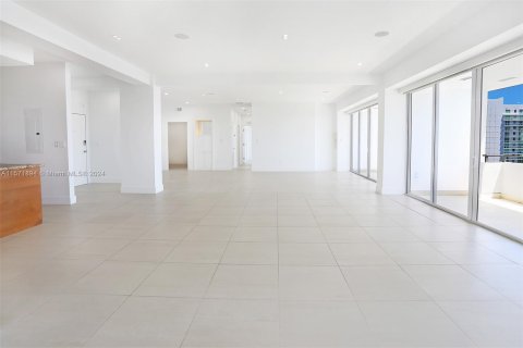 Condo in Miami Beach, Florida, 3 bedrooms  № 1128181 - photo 13