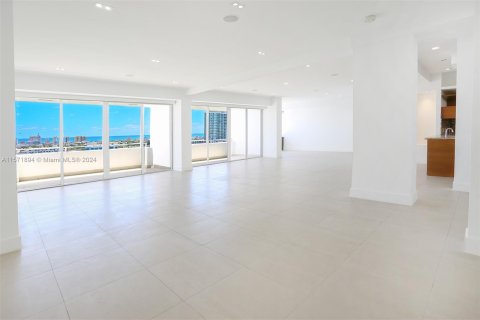 Condo in Miami Beach, Florida, 3 bedrooms  № 1128181 - photo 9