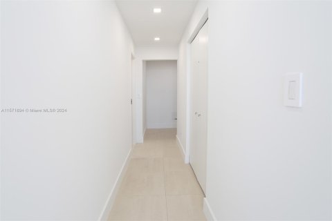 Condo in Miami Beach, Florida, 3 bedrooms  № 1128181 - photo 23