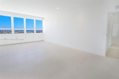 Condo in Miami Beach, Florida, 3 bedrooms  № 1128181 - photo 27