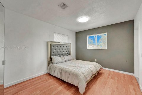 Casa en venta en West Park, Florida, 4 dormitorios, 123.65 m2 № 1128227 - foto 18
