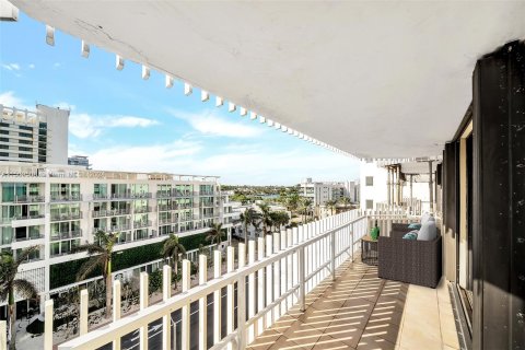 Condo in Miami Beach, Florida, 2 bedrooms  № 932084 - photo 13