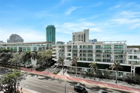 Condo in Miami Beach, Florida, 2 bedrooms  № 932084 - photo 21