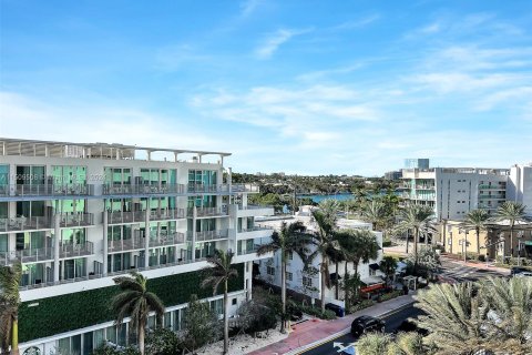 Condo in Miami Beach, Florida, 2 bedrooms  № 932084 - photo 19