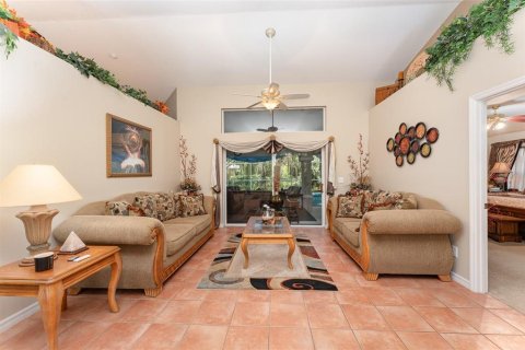 Villa ou maison à vendre à Kissimmee, Floride: 4 chambres, 311.13 m2 № 1307917 - photo 15