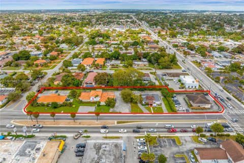 Propiedad comercial en venta en Hialeah, Florida № 1383572 - foto 3